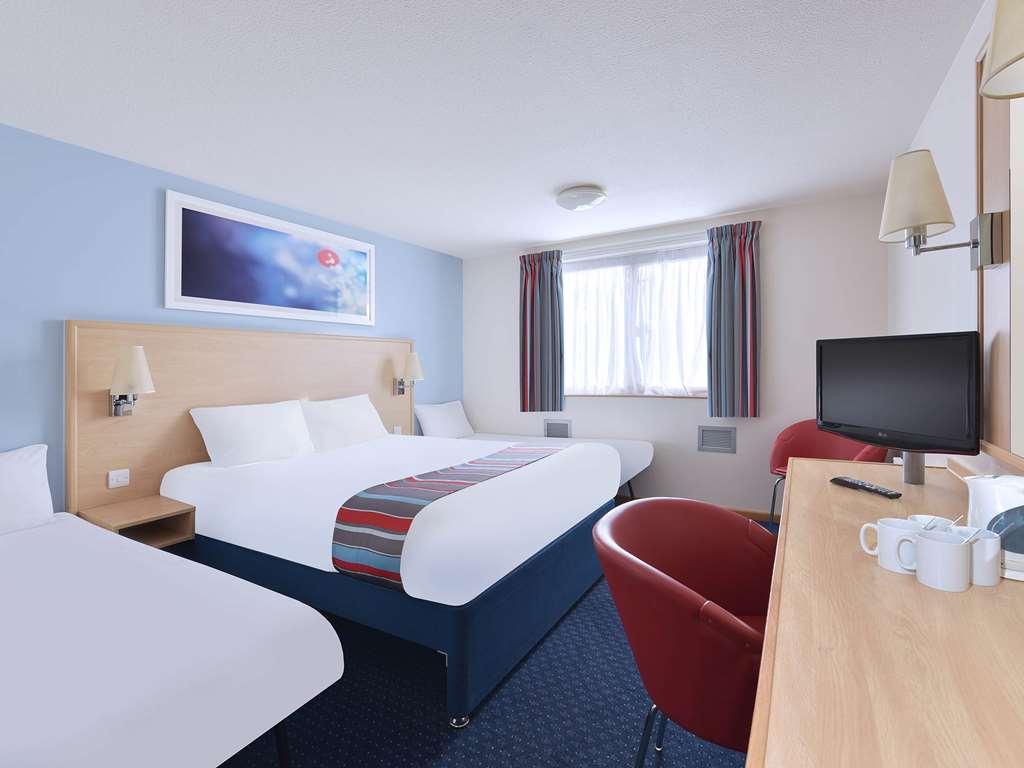 Travelodge Swindon Central Habitación foto